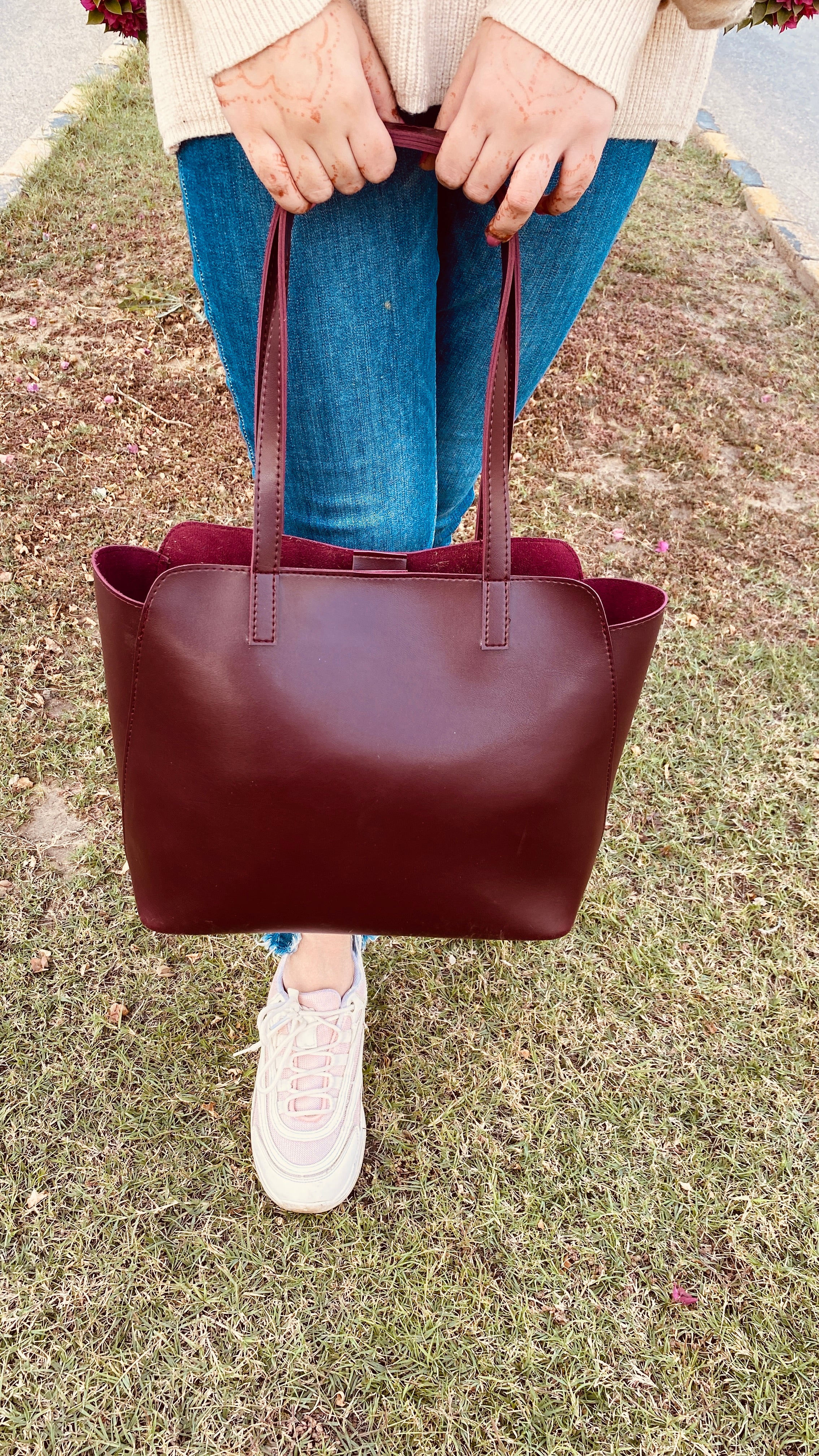 Minimalist- Maroon